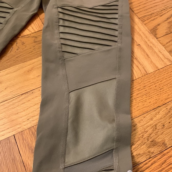 ALO Yoga Olive Green Leggings - Picture 4 of 10